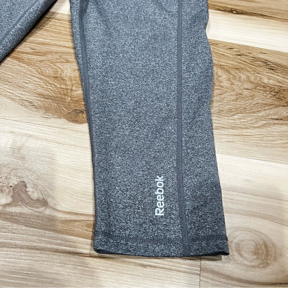 Reebok Grey Capri Athletic Leggings Women’s Small - Picture 3 of 3